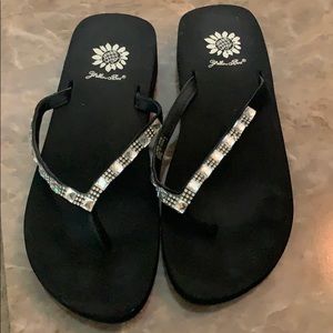 Blingy flip flops for ladies